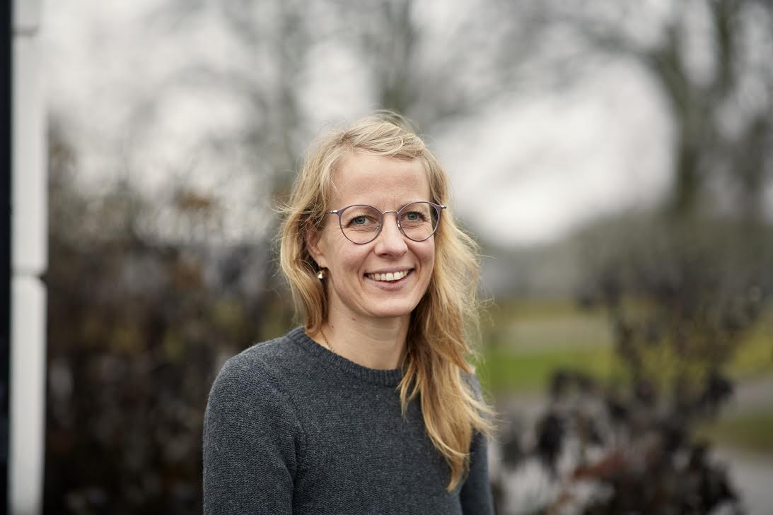 Annika Lüthi är biologisk-geovetare och undervisar på Skillebyholms trädgårdsutbildningar.
Foto: Erik Olsson
