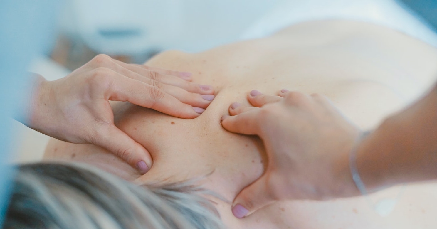 Massage, unsplash photo-1519824145371-296894a0daa9